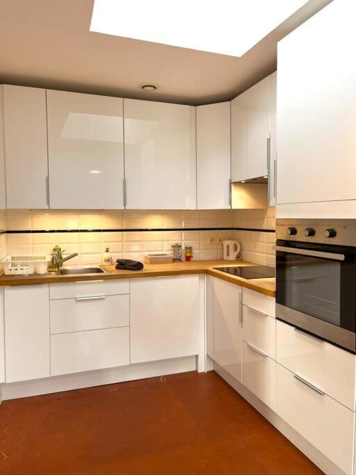 Appartement A Pied Du Centre Avec Place De Parking อาร์ลส์ ภายนอก รูปภาพ
