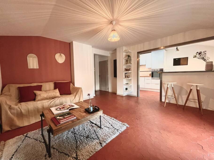 Appartement A Pied Du Centre Avec Place De Parking อาร์ลส์ ภายนอก รูปภาพ