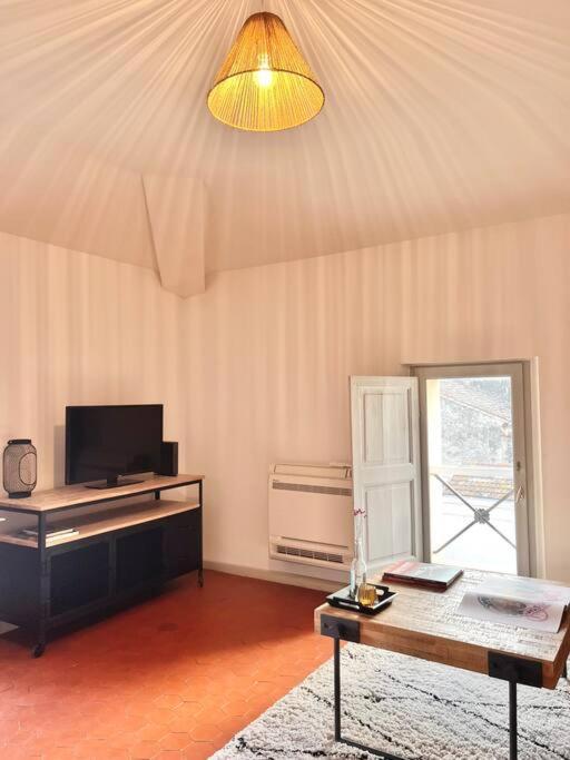 Appartement A Pied Du Centre Avec Place De Parking อาร์ลส์ ภายนอก รูปภาพ